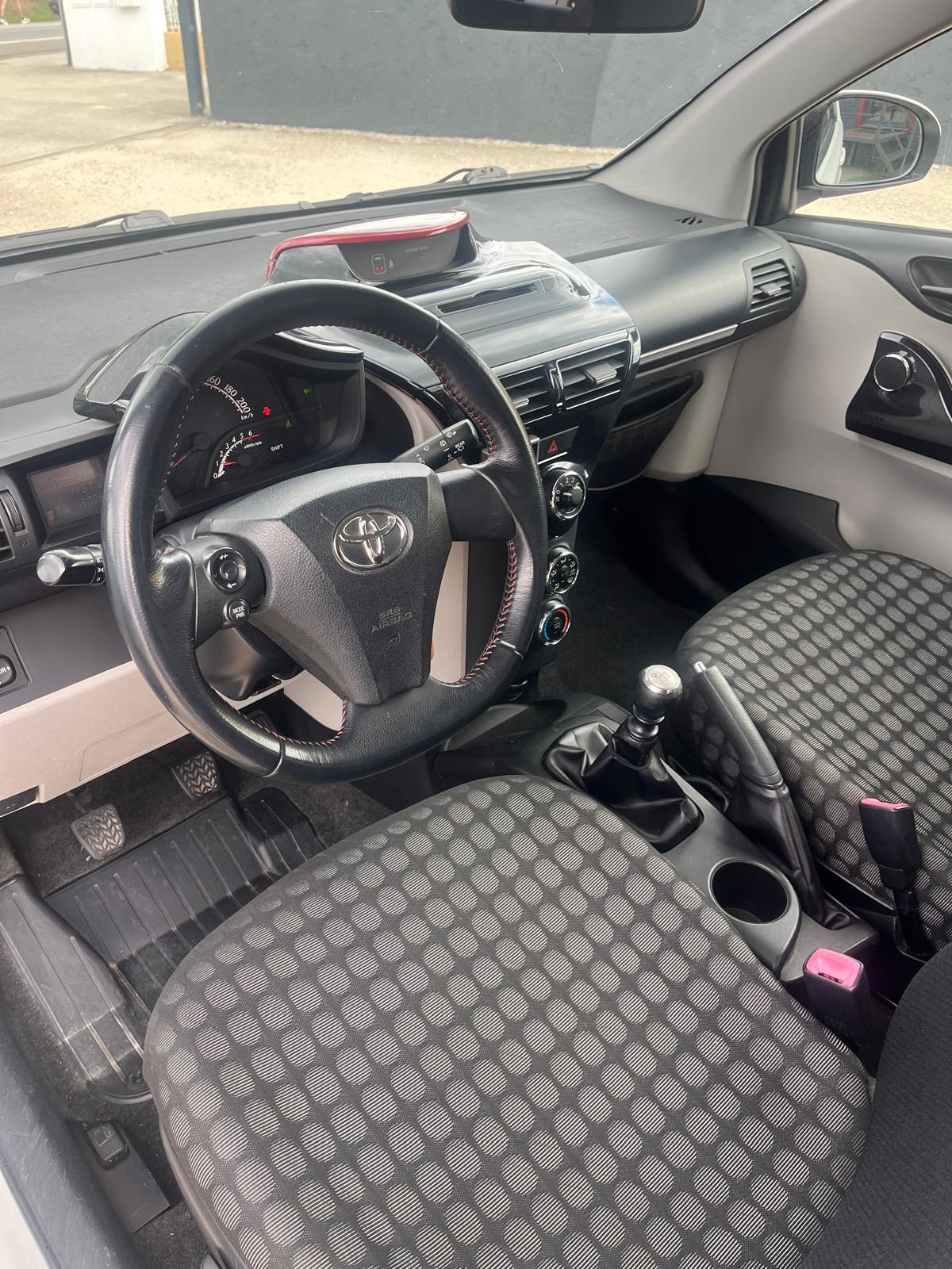 Toyota iQ 1.4 D-4D | Imagem 8