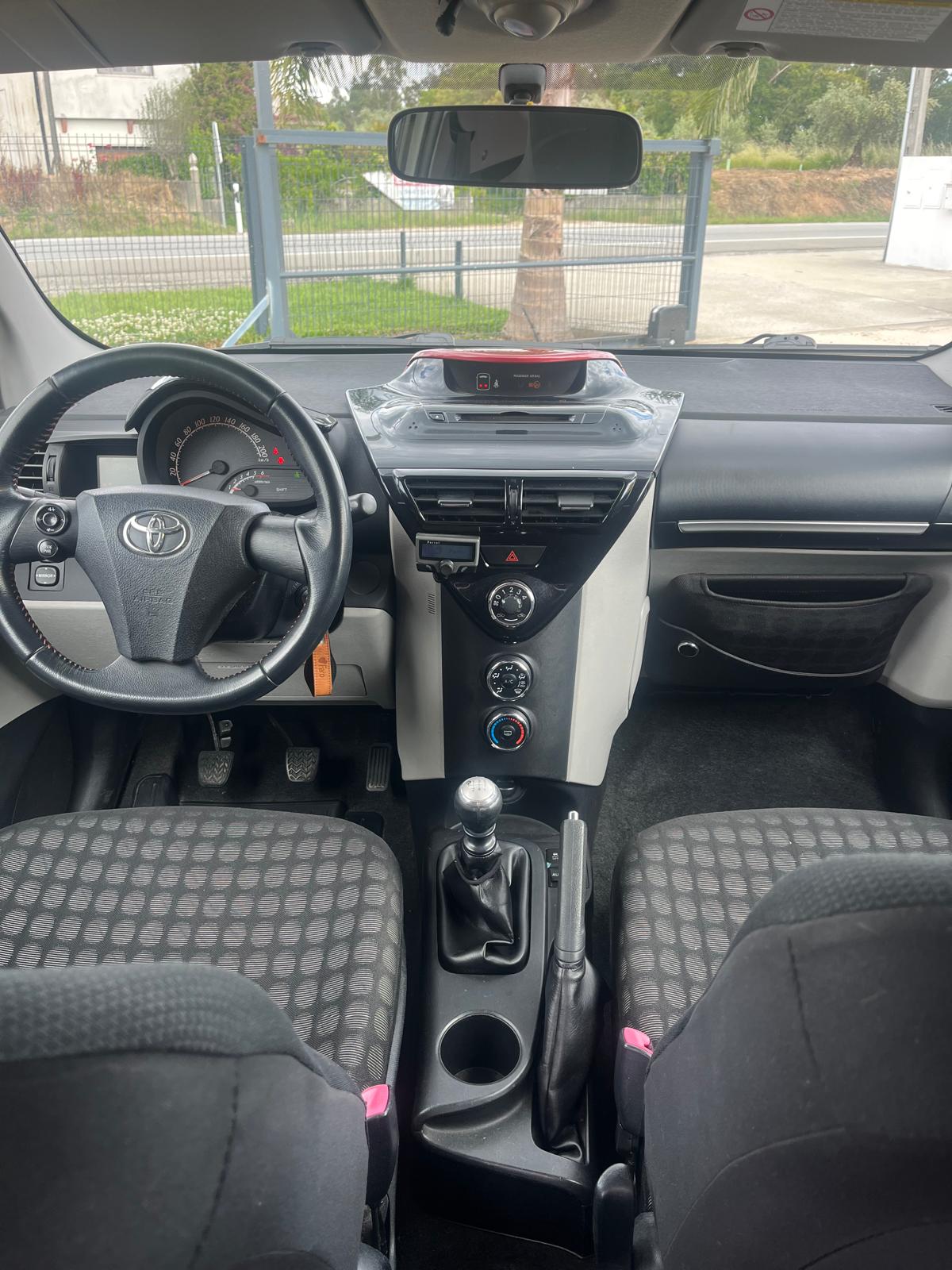 Toyota iQ 1.4 D-4D | Imagem 10